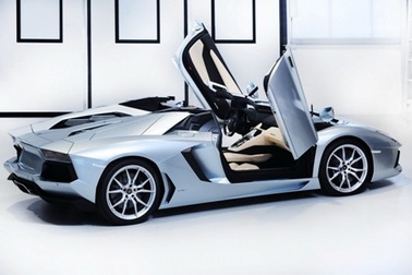 Aventador LP700-4 Roadster - Mui trần quyến rũ